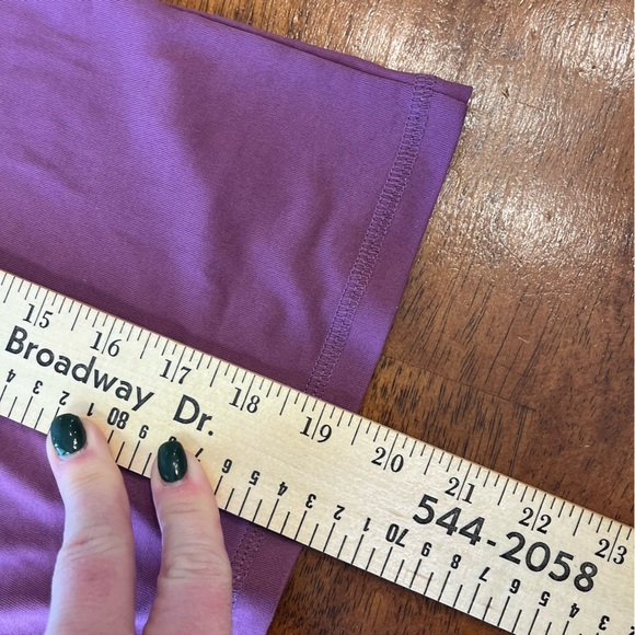 Zyia women’s purple split back muscle tank top size medium crop top - Picture 4 of 6